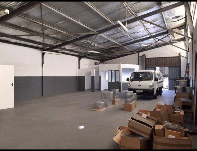200M² WAREHOUSE RENTED IN RETREAT